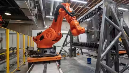 A robotic arm shapes a metal sheet at Machina Labs in Chatsworth, California, US, A startup named Machina is using robots to make the kinds of metal components for manufacturers that have often required significant manual work in the past. (Bloomberg)