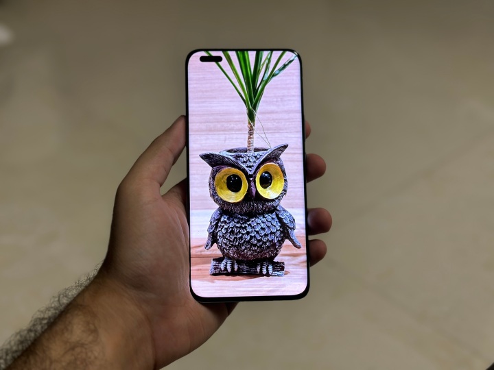 Honor Magic 5 Pro display.