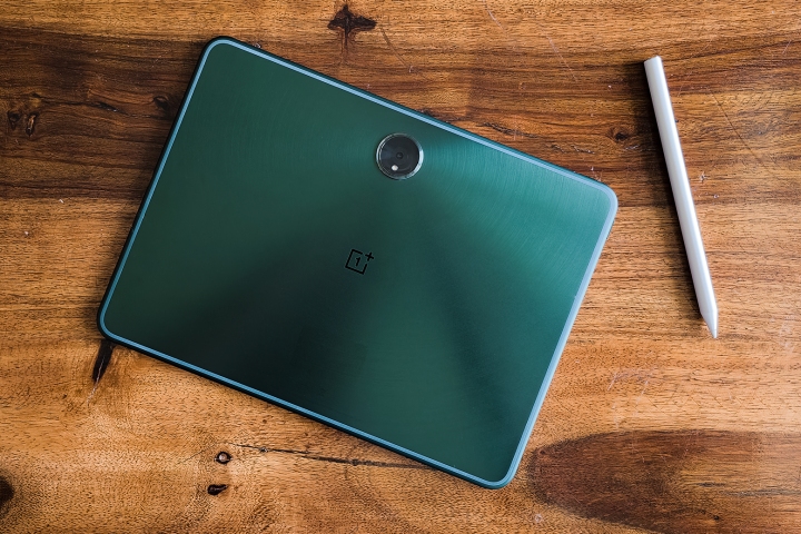 OnePlus Pad with official Stylo pencil stylus on a wooden table.