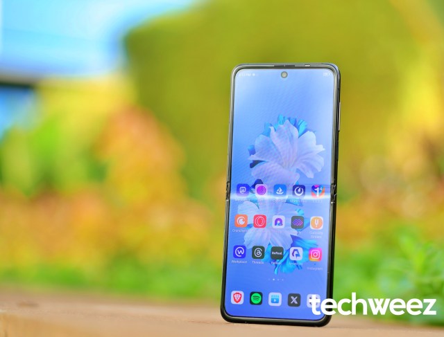 TECNO Phantom V Flip Main screen