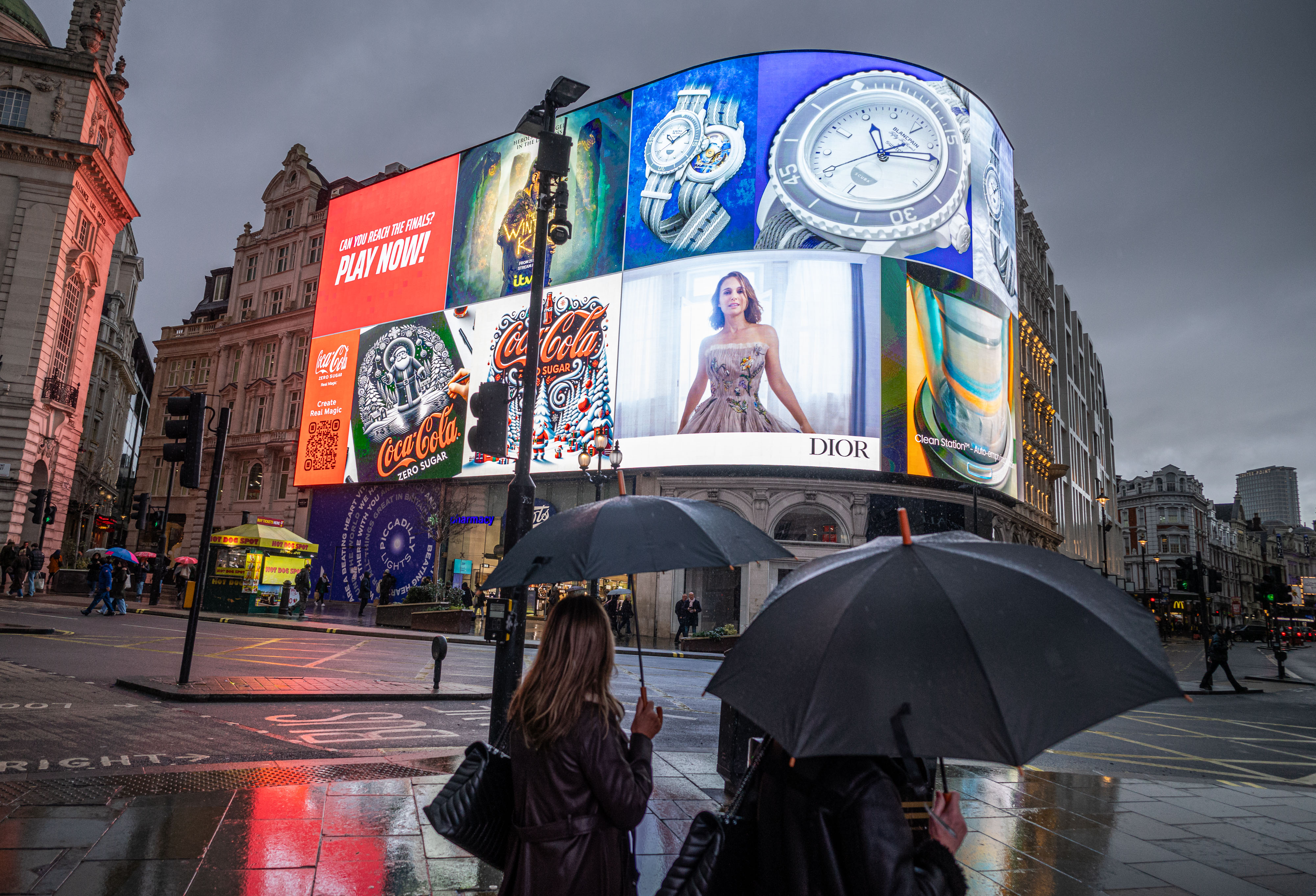 Wet weather saw the number of high street shoppers fall by 7.9 per cent last week, compared to the previous year