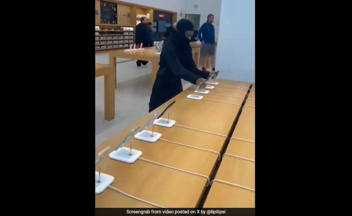 Caught On Camera: Masked Man Steals 50 iPhones From US Apple Store In Broad Daylight