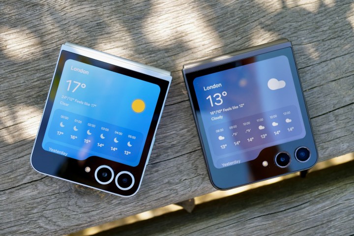 The Samsung Galaxy Z Flip 6 and Galaxy Z Flip 5's weather apps.