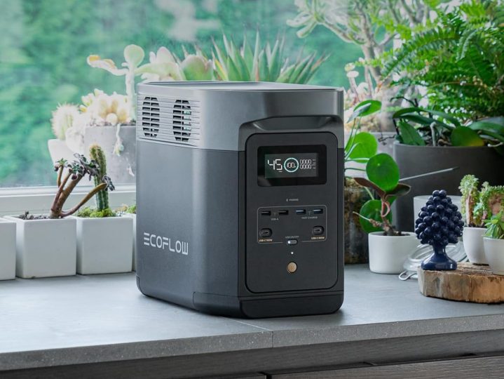 An EF Ecoflow Delta 2 sitting on a counter.