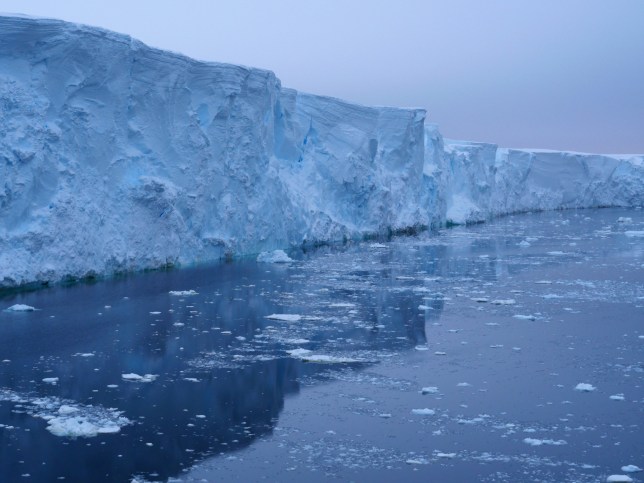 TECH: Antarctic 'Doomsday Glacier' is on verge of collapse: Ice sheet the size of Great Britain could cause global sea levels to rise by 2 feet