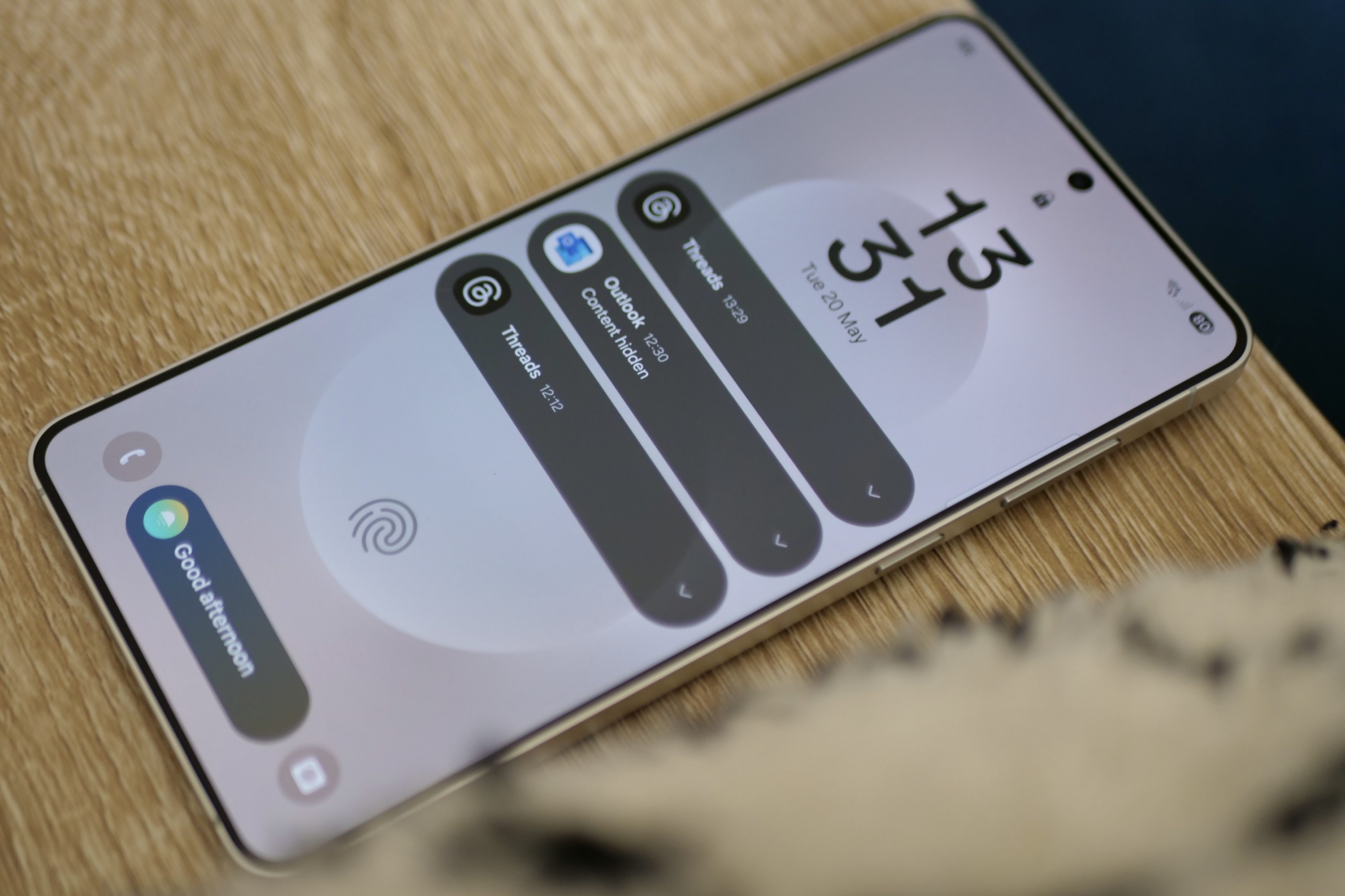 Notifications on the lock screen in Samsung's One UI 7.
