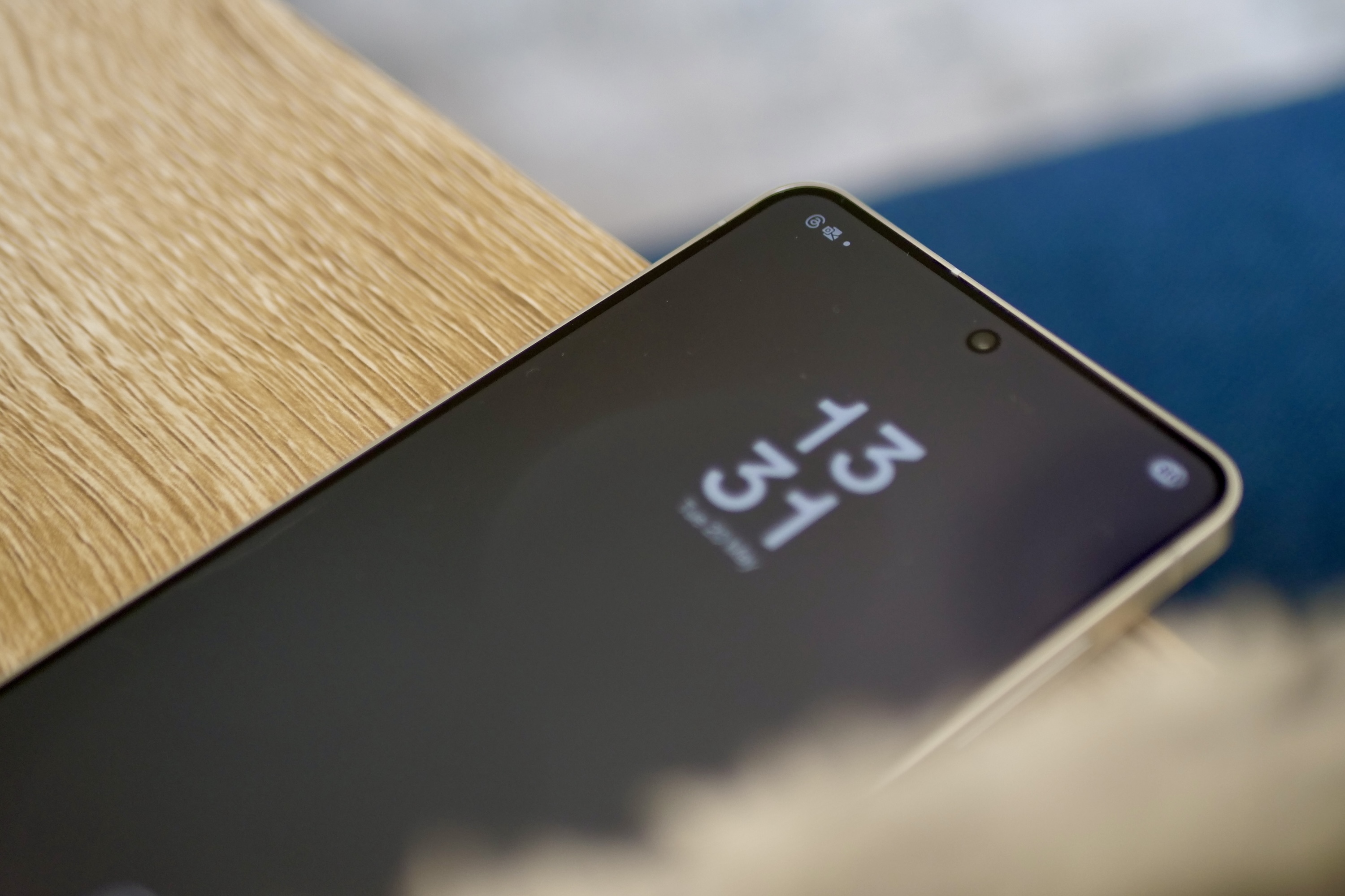 Notifications on the lock screen in Samsung's One UI 7.