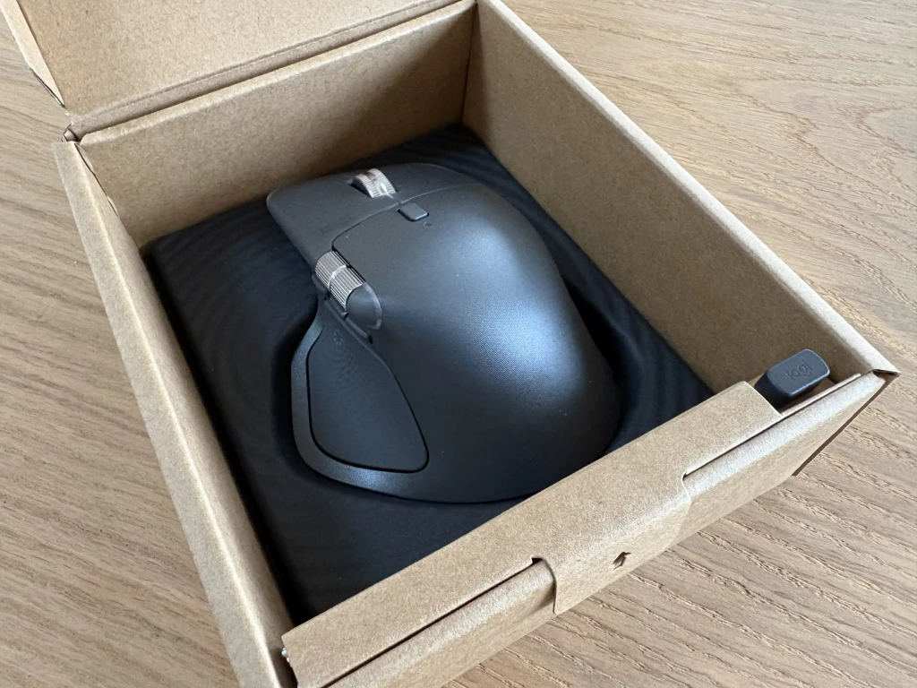Test: Logitech MX Master 4 16 Logitech MX Master 4 i indpakning
