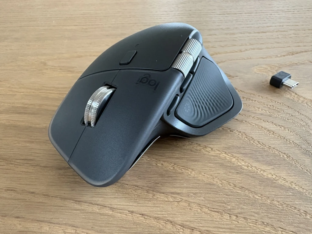 Test: Logitech MX Master 4 8 Logitech MX Master 4 side front