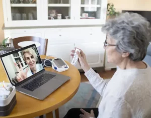 Digitale løsninger kan være til stor hjelp for de som bor langt fra helsetjenester. (III Pensjonistforbundet)
