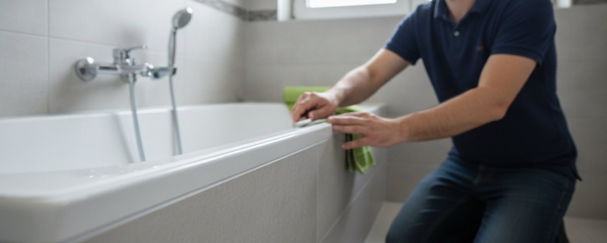 Badewanne neu abdichten Anleitung: Die dauerhafte Lösung für Heimwerker 2026