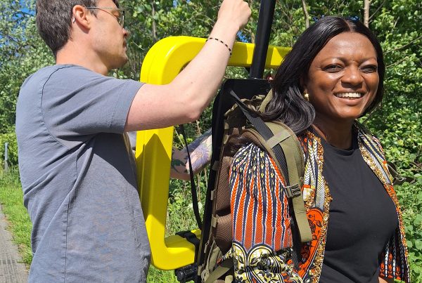 Linda Kafui Abbah-Foli, the Ghana representative from the Danish Trade Council in Sub-Saharan Africa trying a TEM2Go.