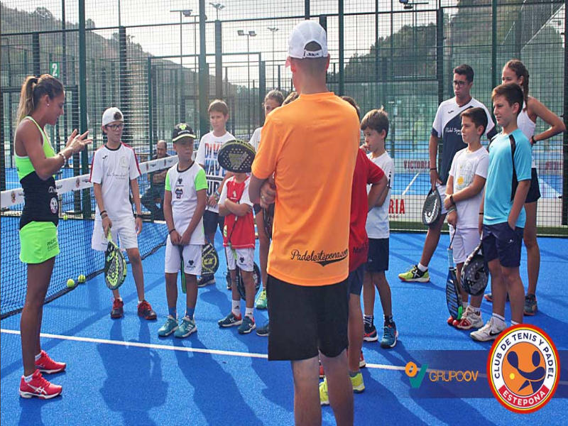 La mejor escuela de pádel para niños en Estepona