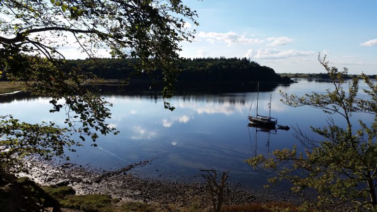 Ro og væren ved vandet