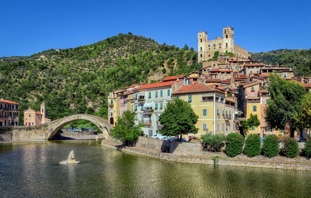 Dolceacqua, Ponte vecchio