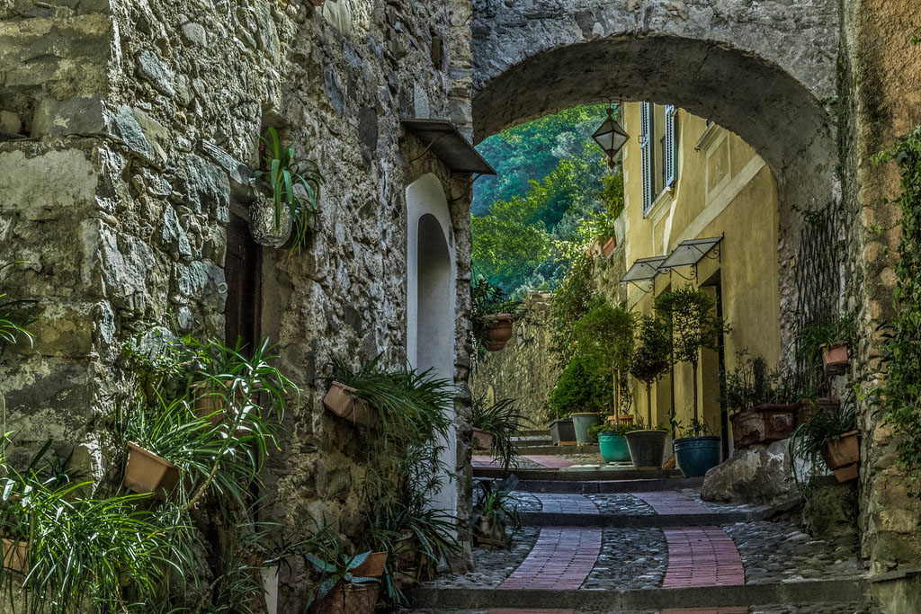 Dolceacqua, Terra