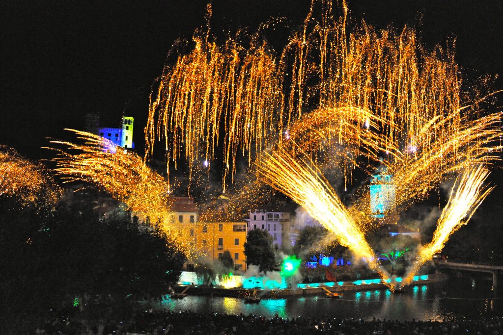 Die attraktivste Veranstaltung in Dolceacqua ist das Feuerwerk im August
