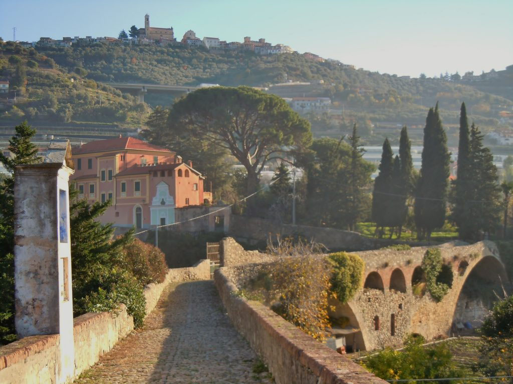 L'autunno è arrivato e mi auguro che tutti voi abbiate superato gli ultimi mesi senza alcun aggravami e indenni. Forse nel frattempo siete diventati anche curiosi di scoprire quali sono le cose interessanti da scoprire qui in Liguria in autunno.