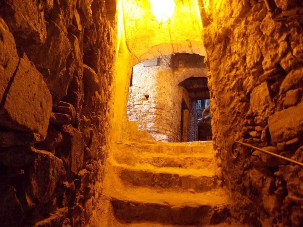 "Chibi" - narrow and shady streets - Pigna - Val Nervia