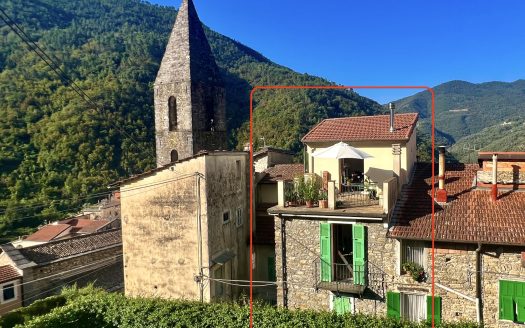 Charming Ligurian stone house for sale in Pigna / PA 929