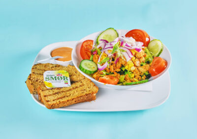 KYLLING SALAT/169,-  med friske grønnsaker (M.H)