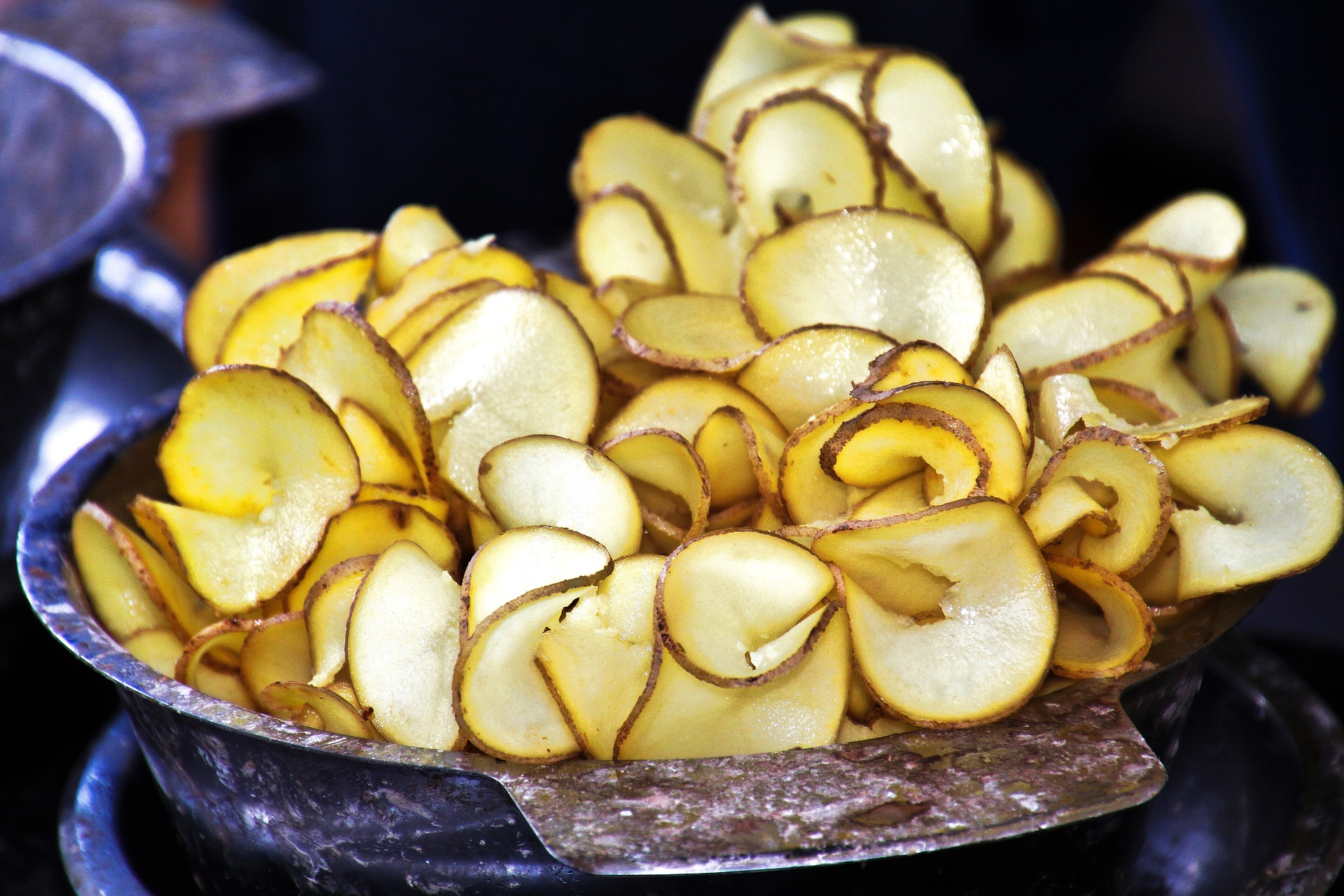 Chips de d’épluchures de légumes – recette idée du hall du Terroir
