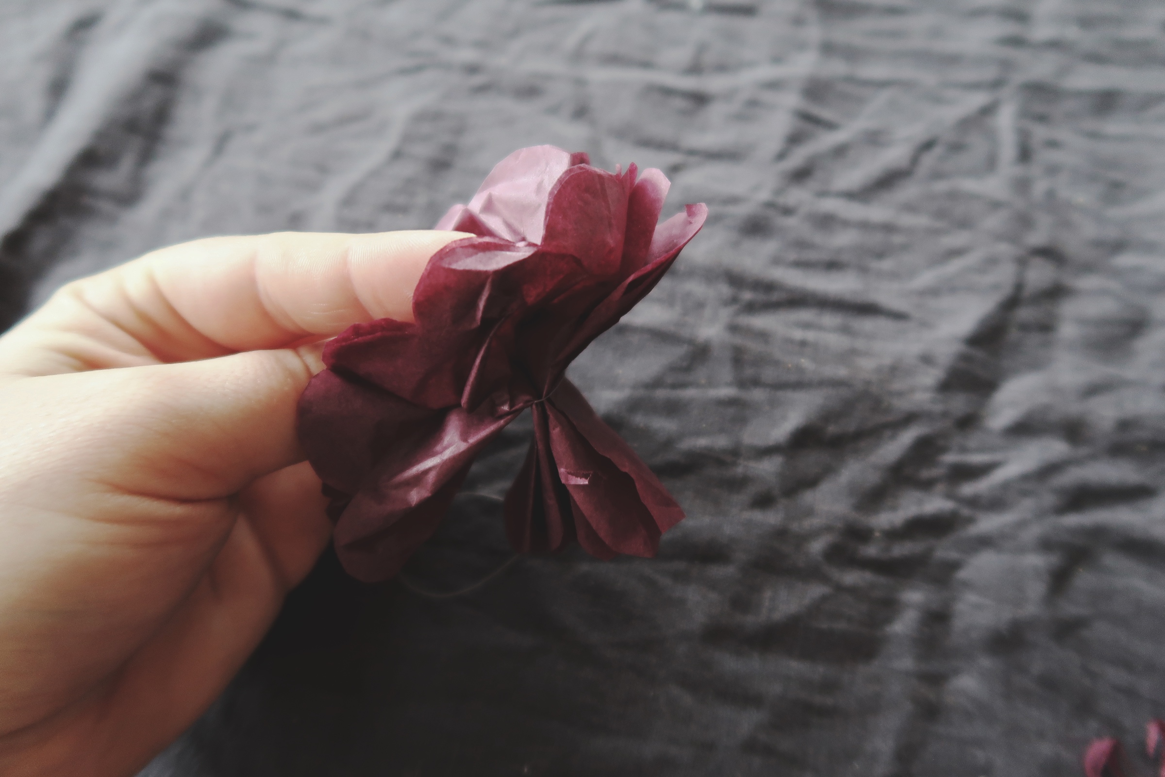 Gör egna pompoms av papper