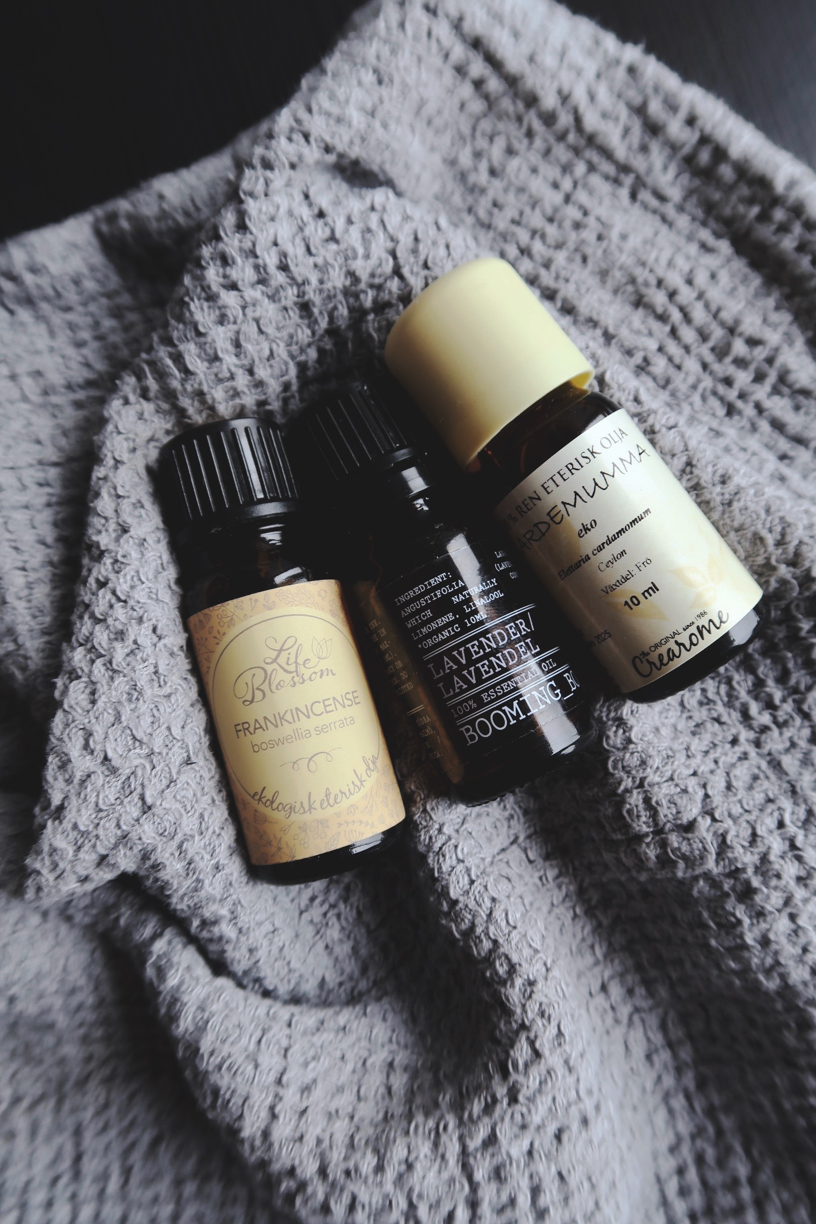 DIY massageolja med eteriska oljor - Frankincense lavendel och kardemumma 