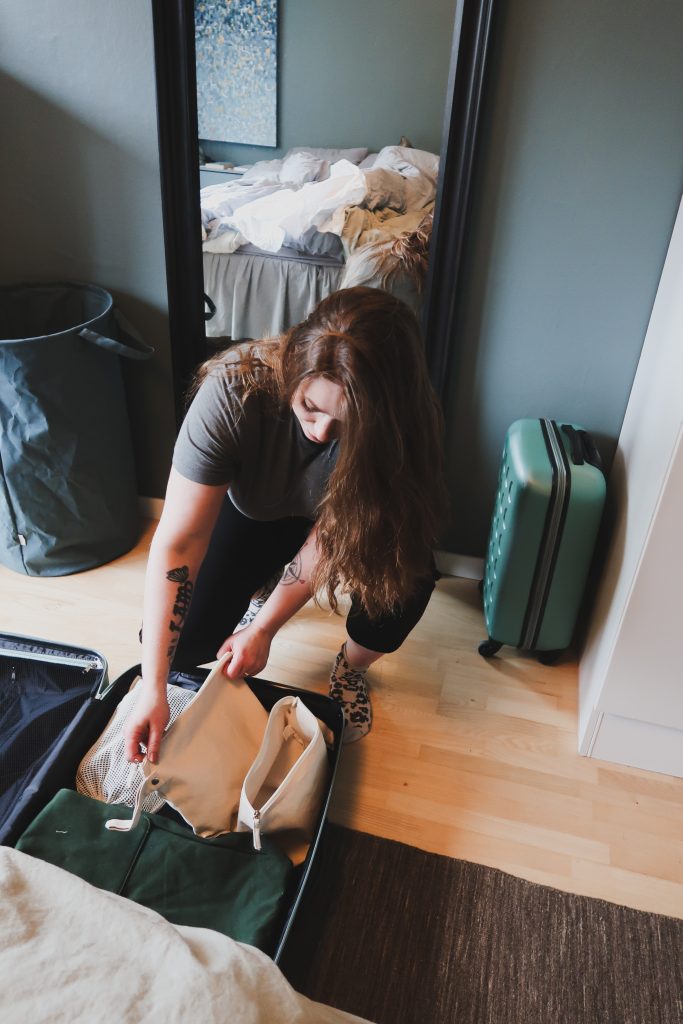 Organisera smart i resväskan för att spara tid och energi 
