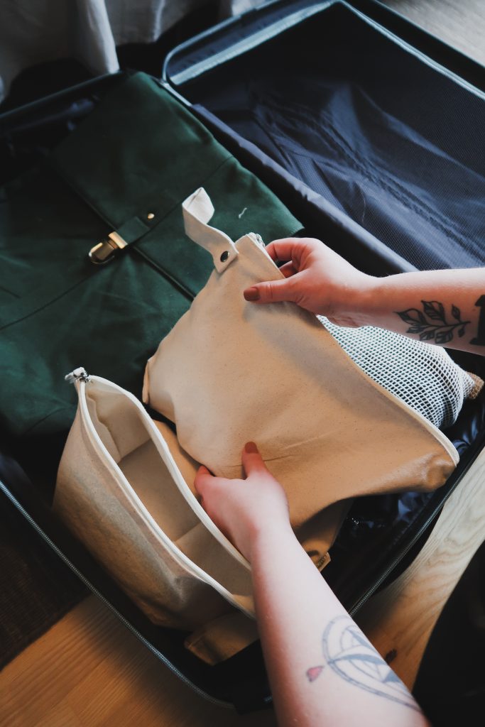 Organisera smart i resväskan med återanvändningsbara tygpåsar 