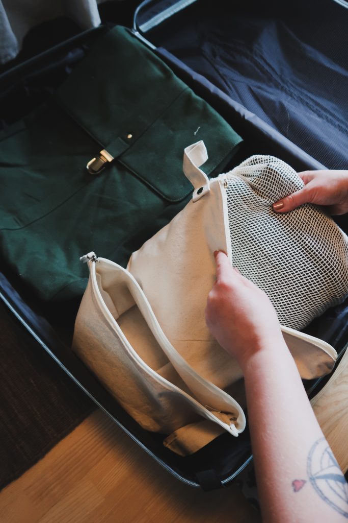 Påsar från OMOM gör det enkelt och smidigt att organisera smart i resväskan 