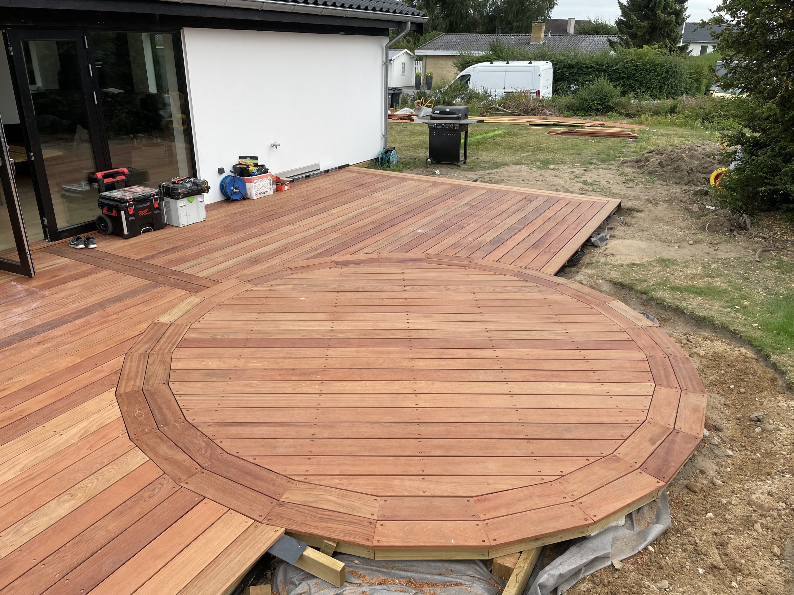 rund terrasse i jatoba træ