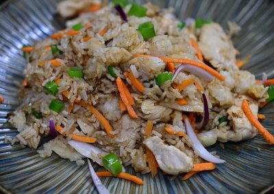 Kao Phat Kai: Riz sauté au poulet, oeufs, oignons, carottes et jeunes oignons