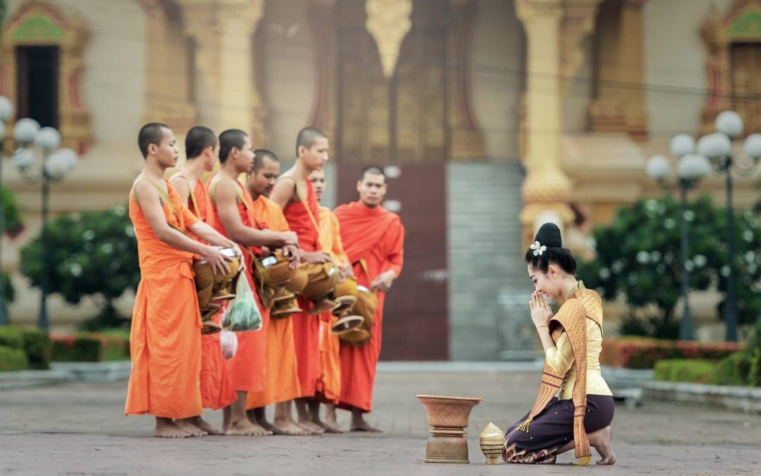 Kulturell Etikette og Respekt i Thailand: En  Guide for Reisende
