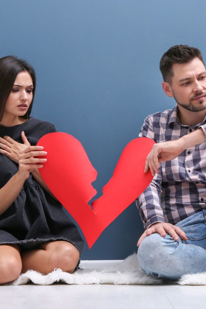 10 Subtle Signs He Pretends To Love You