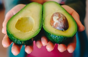 Avocados für vegane Schokocreme