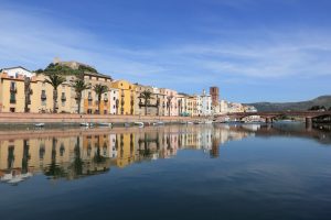 Fit auf Sardinien in der schöne Stadt Bosa