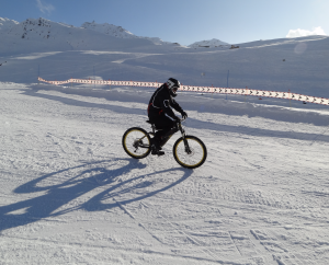 Val Thorens: Mountainbiken im Schnee ist schwerer als gedacht