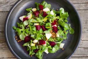 Salat mit Dressing aus Agavensirup und Senf