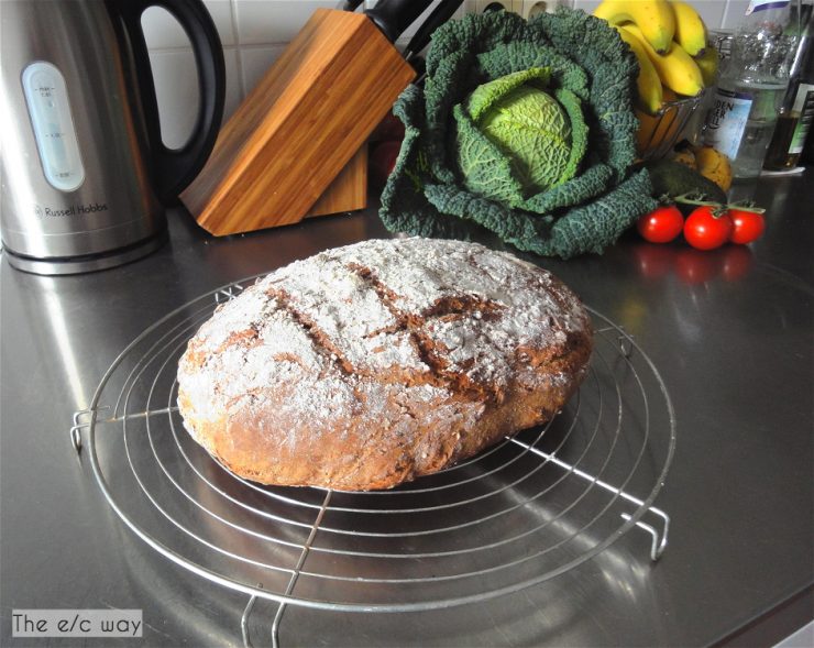 Brot backen: Veganes Walnuss-Brot mit Rosmarin – The e/c way – dein ...