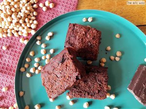 Vegane Schokoladen-Brownies aus Kichererbsen, auch glutenfrei und zuckerfrei