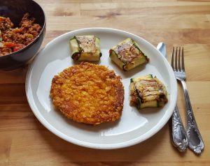 Vegane Linsenschnitzel mit veganen Zucchini-Päckchen