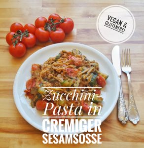 Vegane Zucchini Pasta in cremiger Sesamsoße