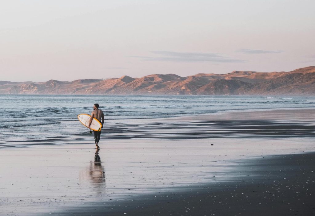 How to paddle out on a surfboard