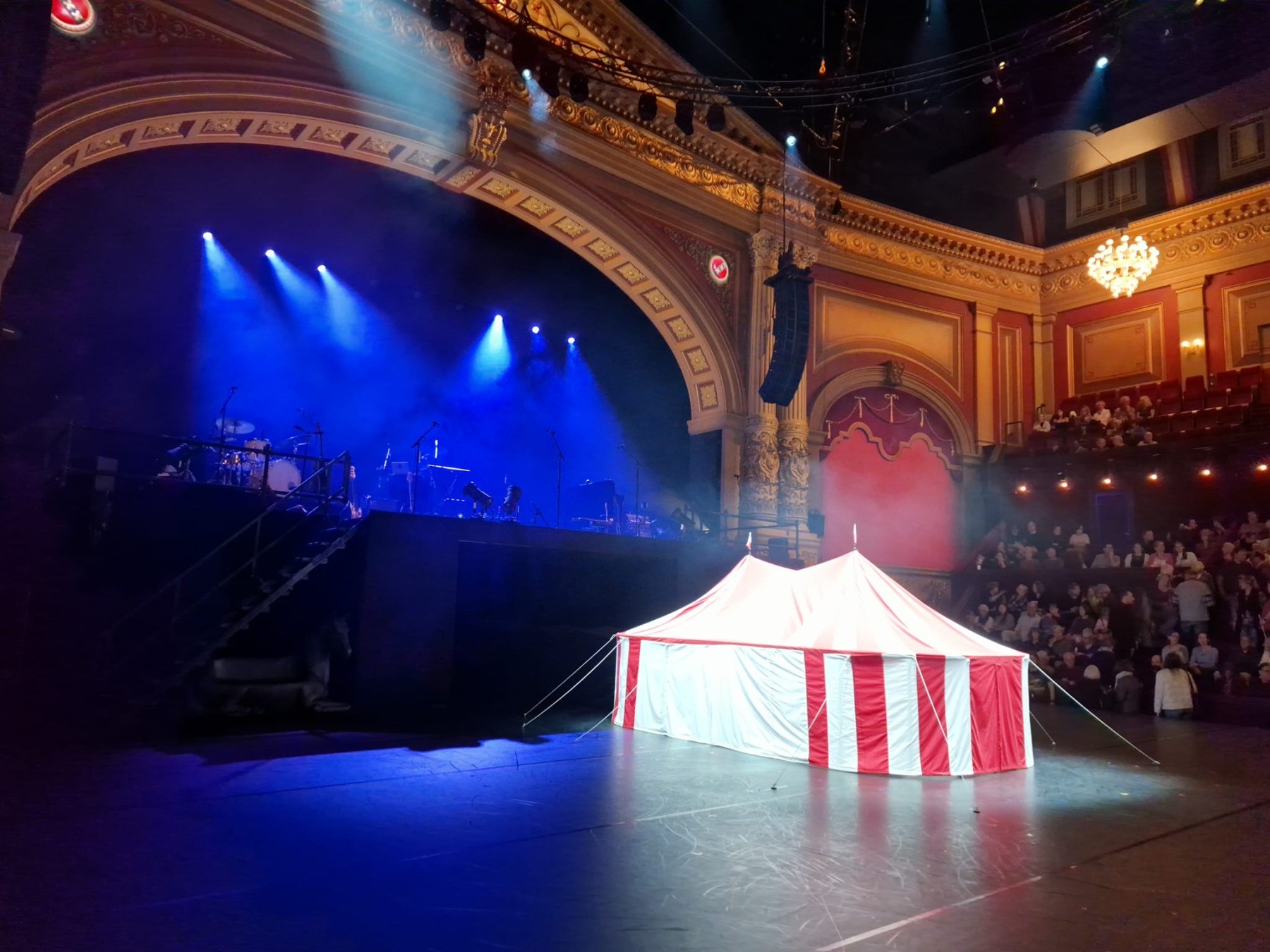 Voorstelling Oscar Met Komt Het Zien In Theater Carré