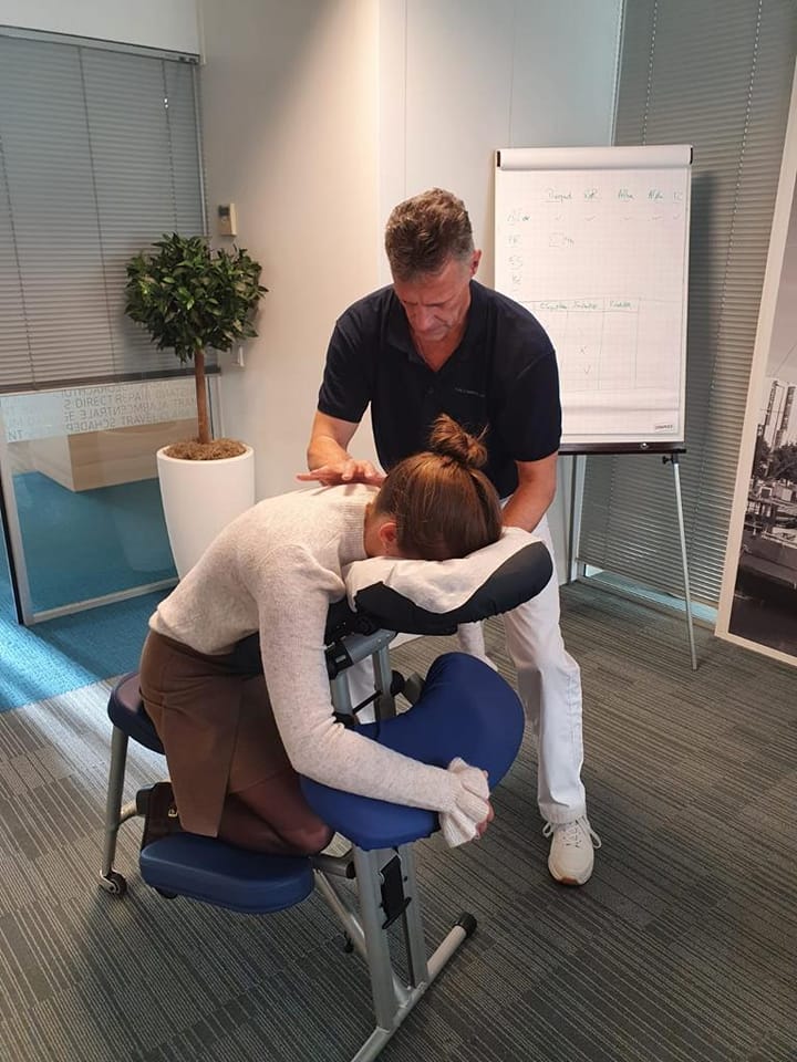 Stoelmassage Op Het Werk Bij CED Capelle Aan De IJssel