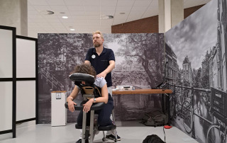 Stoelmassage in Utrecht bij UMC en Wilhelmina Kinderziekenhuis Utrecht