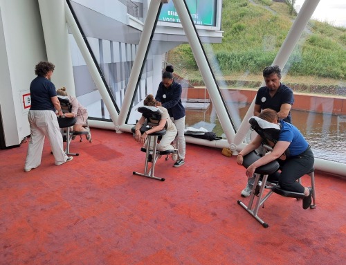 Stoelmassages bij seminar De Menselijke Revolutie