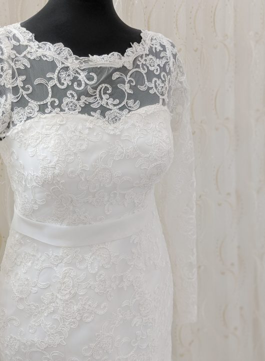 Long sleeve lace trim trumpet wedding dress -tulle skirt - wedding dress shop london -croydon wedding shop #weddingslondon
