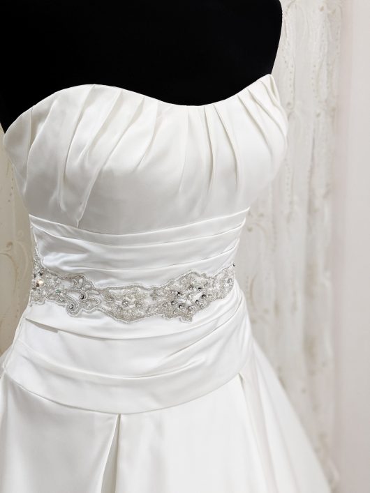 Full skirt wedding dress ivory dress with pleated waist - pleated bust - embelished waistabnd detail #weddingdresscroydon
